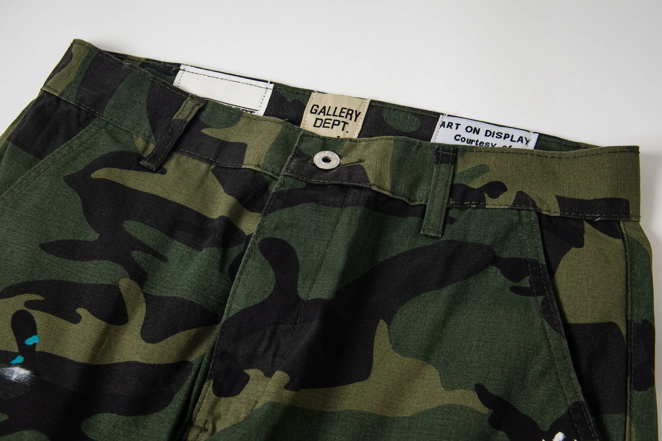 #8208 P260💰 GALLERY DEPT leopard print camouflage splash ink splicing overalls high street retro American casual trousers. Original purchased and patterned to truly restore the ultimate texture of Vintage. The whole splicing is in heavy water washing process. Craftsmen hand splash ink. You can see the details. Three-dimensional cutting version. Loose and comfortable. Not picky on the figure. Makes taller and slimmer. Seiko factory. Original quality control. Same style for men and women. Can be matched with couples. Versatile recommendation. Essential jeans for all seasons Color: Camouflage